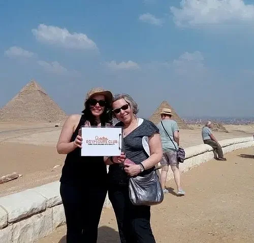 Day Tour to the Pyramids of Giza, Egyptian Museum and Khan El khalili Bazaar