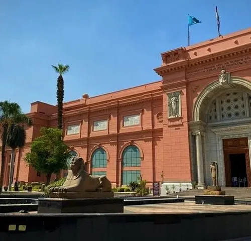 6-Hour Private Day Tour in Egyptian Museum and Pyramids of Giza